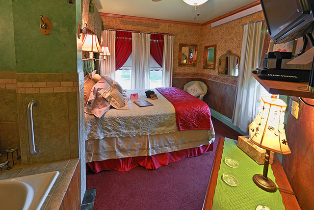 Grandma Bells Room - Lanesboro, MN